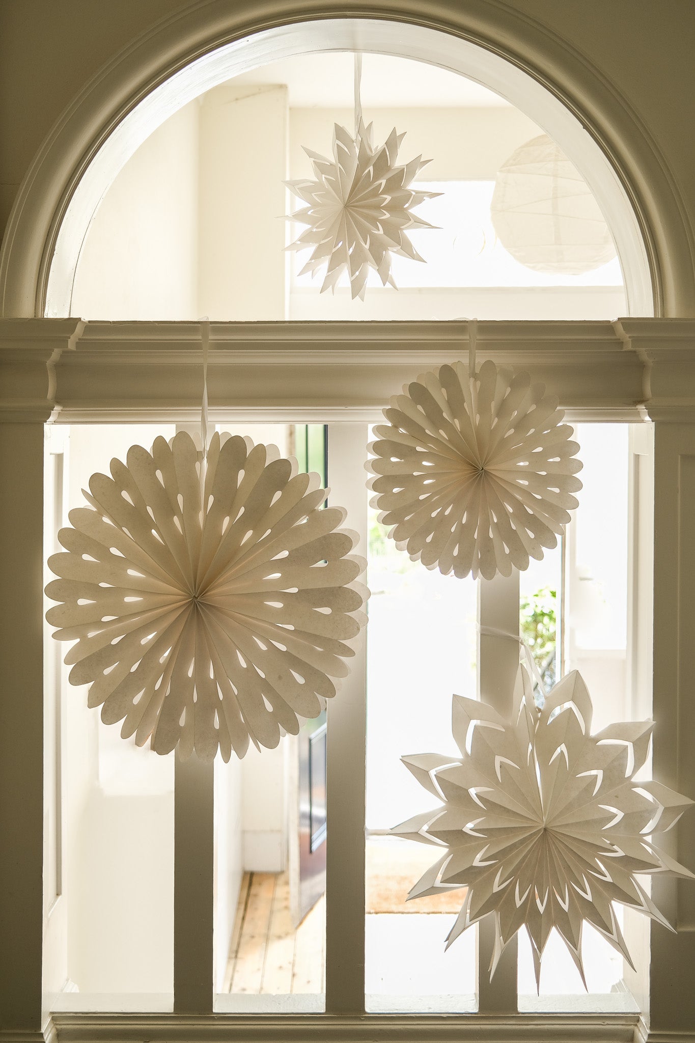 Large Curved White Star