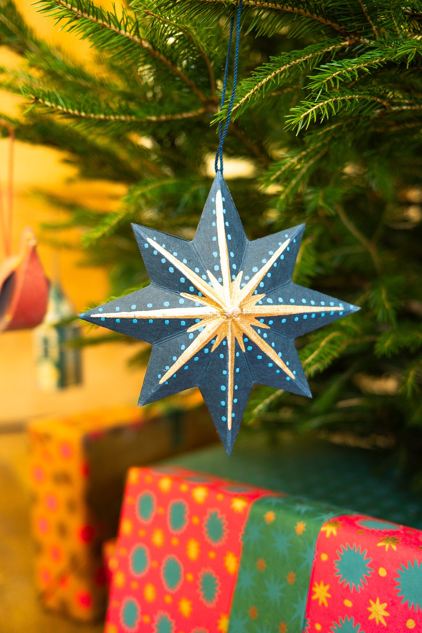 Twinkling Star Board Ornament
